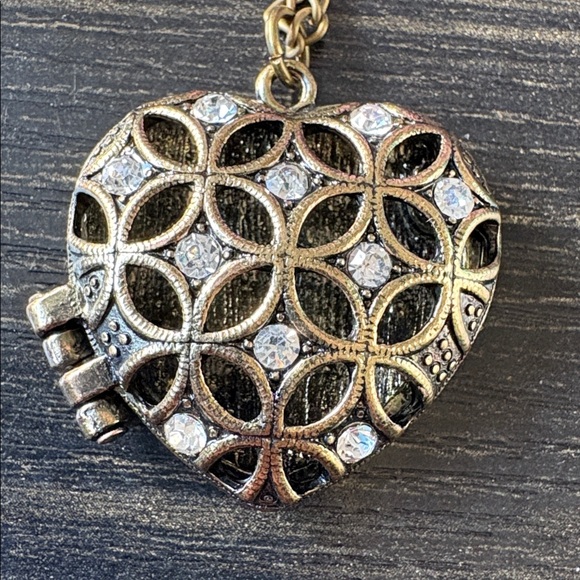 Heart Pendant Necklace - Picture 2 of 5